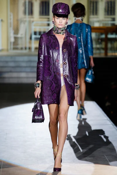 Look 27